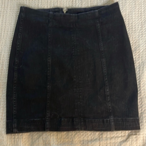 Free People Dresses & Skirts - Free People Black Skirt Size 4